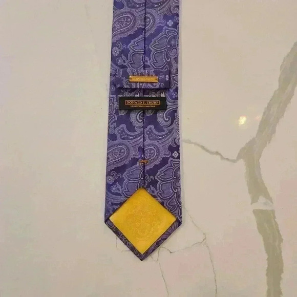 Donald J. Trump Signiture Collection Gold Bar Paisley 100% Silk Tie Purple Mens - Picture 4 of 7